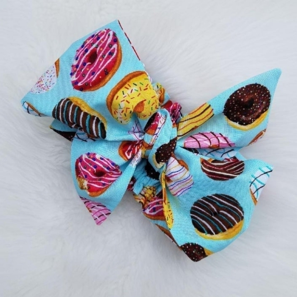 Baby girl donut 🍩 print oversized head bow NWT!!